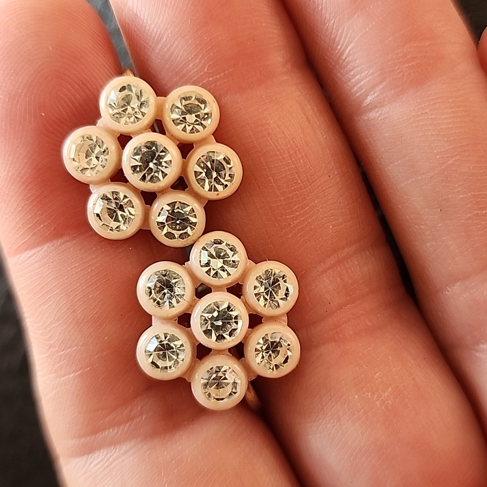 VTG Screw-Back Cluster Earrings - Picture 2 of 6